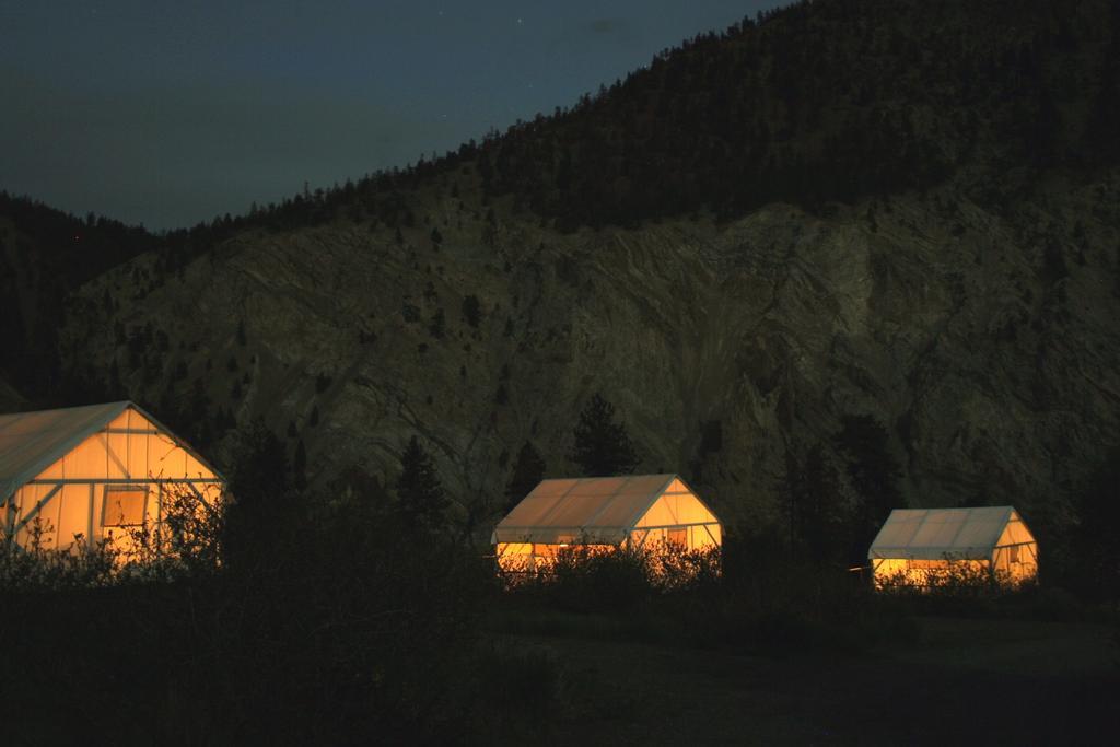 Kumsheen Rafting Resort Lytton Extérieur photo